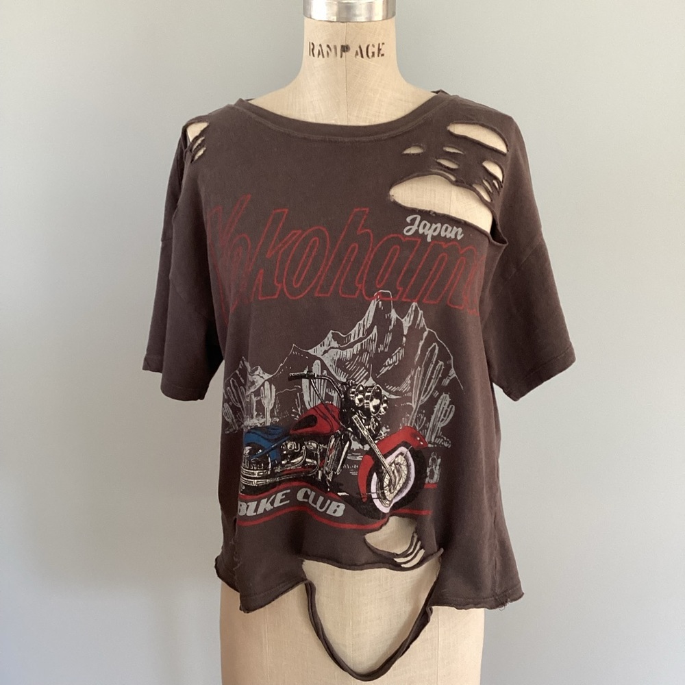 Forever 21 Distressed Graphic Tee Size Small